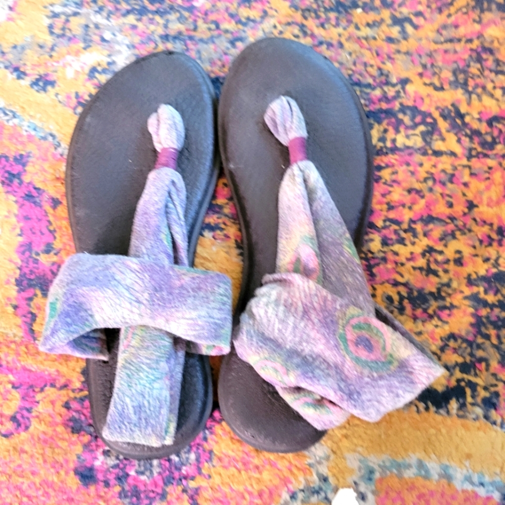 Sanuk peacock sandals